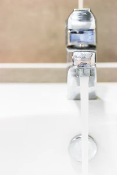 Faucet  Water splashing — Stock Photo, Image