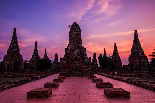 Templo viejo wat Chaiwatthanaram —  Fotos de Stock