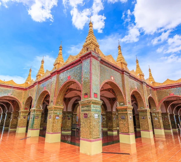 Landmark Mahamuni temple — Stock Photo, Image