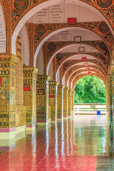 Porta dell'Arco di Sutaungpyai Pagoga — Foto Stock