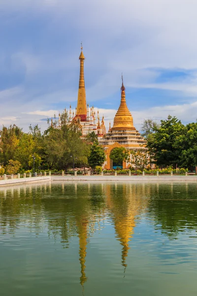 Punkt orientacyjny świątyni w Mandalay — Zdjęcie stockowe