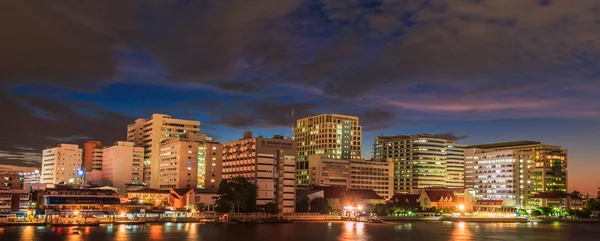 Bangkok şehir Cityscape alacakaranlık — Stok fotoğraf