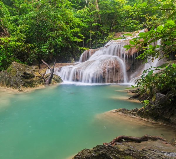 在泰国的北碧府的瀑布 — 图库照片
