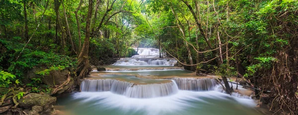 Wodospad w kanchanaburi, Tajlandia — Zdjęcie stockowe