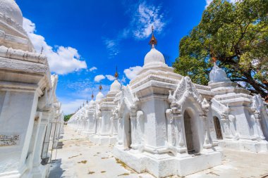 Simgesel Yapı Kuthodaw Mandalay tapınakta