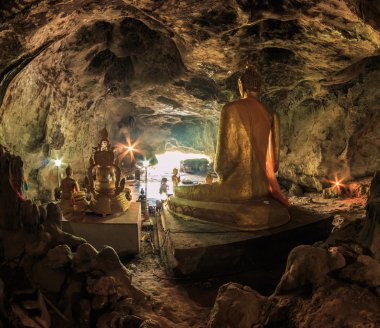 Krasae mağara ve Buda heykelleri vurgulamak