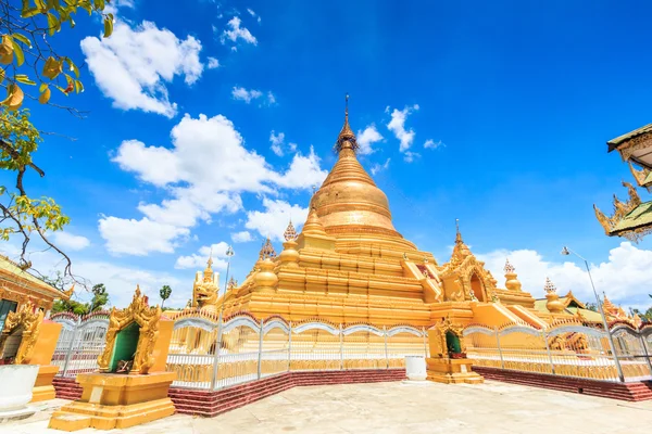 在曼德勒的地标库寺 — 图库照片