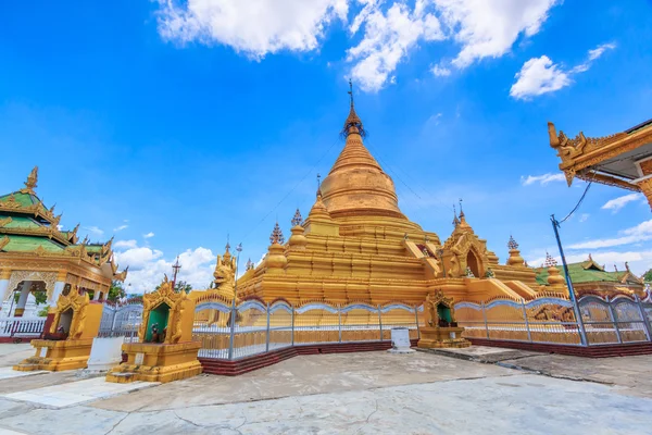 在曼德勒的地标库寺 — 图库照片