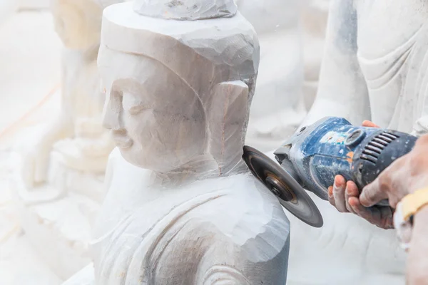 Мраморная статуя Будды — стоковое фото