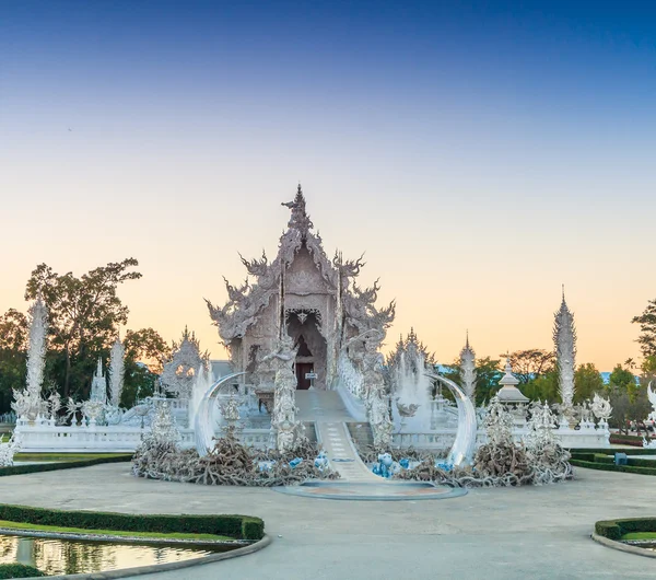 Wat Rong Khun templo tailandés — Foto de Stock