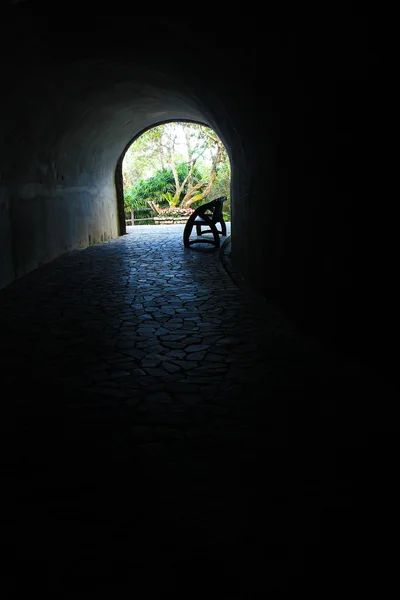 Gångväg underjordisk tunnel — Stockfoto