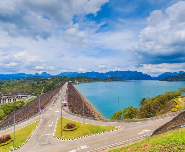 Ratchaprapha Dam Surat Thani provincie — Stockfoto