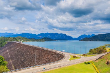 Ratchaprapha Barajı Surat Thani il