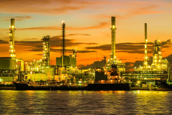 Oil refinery plant — Stock Photo, Image