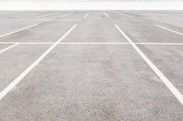 Parque de estacionamento vazio — Fotografia de Stock