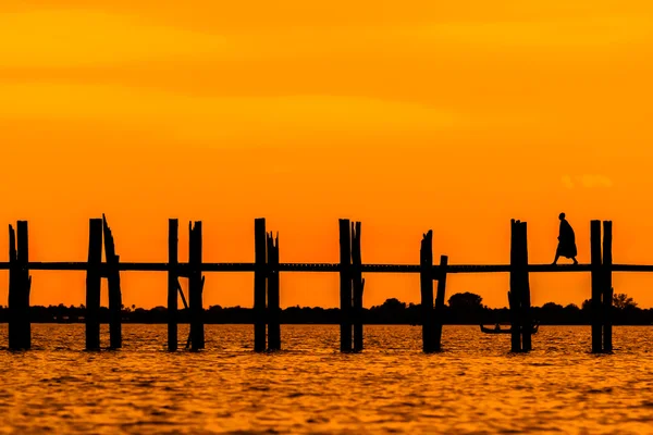 U Bein Bridge at sunset — Stock Photo, Image