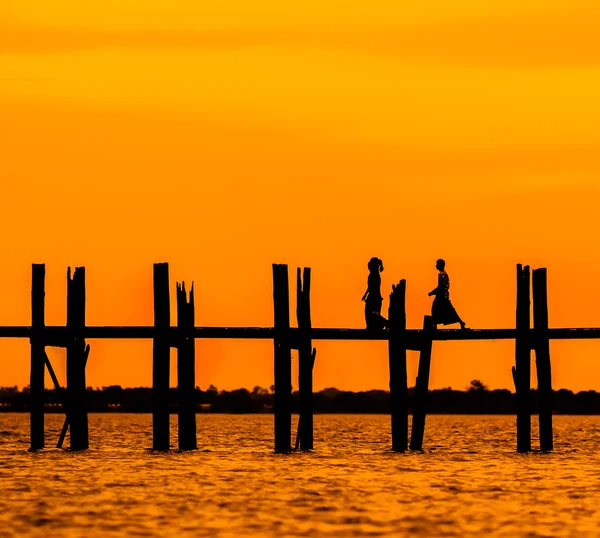 U Bein brug bij zonsondergang — Stockfoto