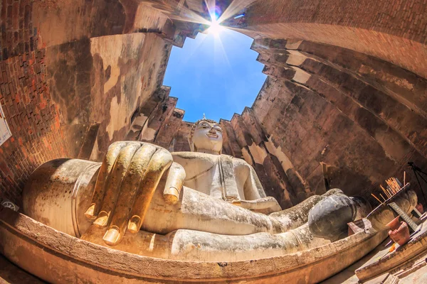 Estátua de buddha velho — Fotografia de Stock