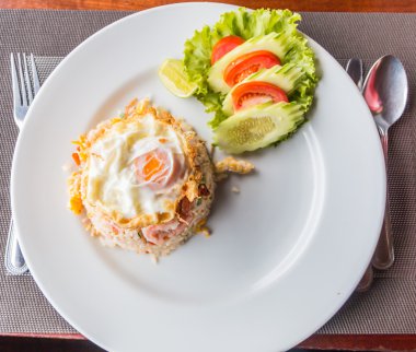 Kızarmış karides. 