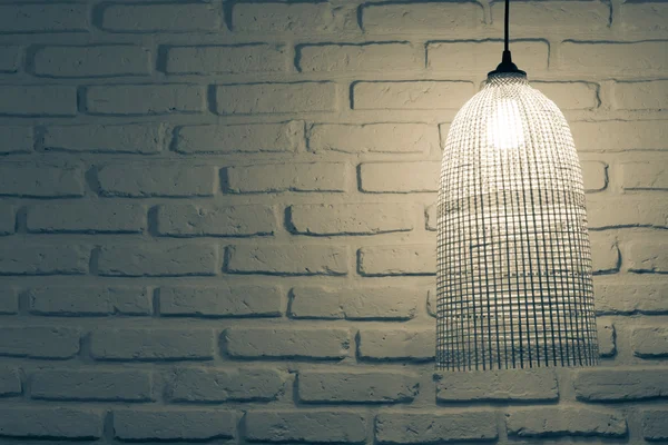 Betonnen wand met lamp — Stockfoto