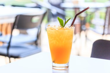 buzlu çay bardağına