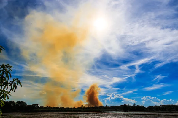 Fábrica industrial de fumo — Fotografia de Stock