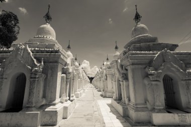 Simgesel Yapı Kuthodaw Tapınağı