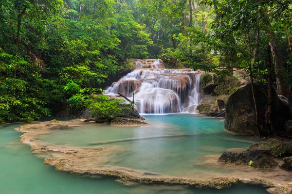 Chute d'eau Erawan en Thaïlande — Photo