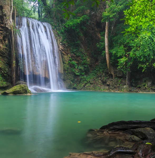 タイでエラワンの滝 — ストック写真