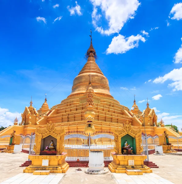 Punto di riferimento Kuthodaw tempio — Foto Stock