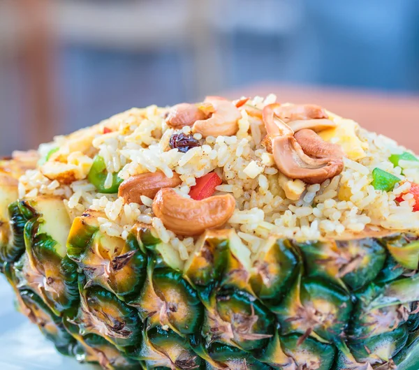 Delicioso arroz em abacaxi — Fotografia de Stock