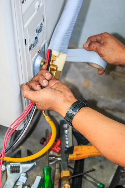 Preparing to install air conditioner — Stock Photo, Image