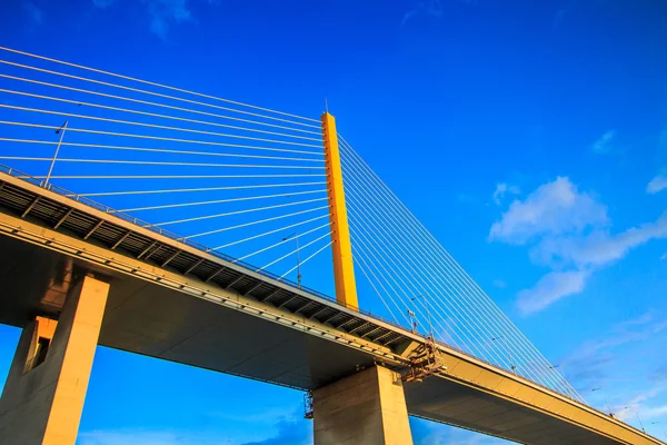 Ponte di corda e cielo — Foto Stock