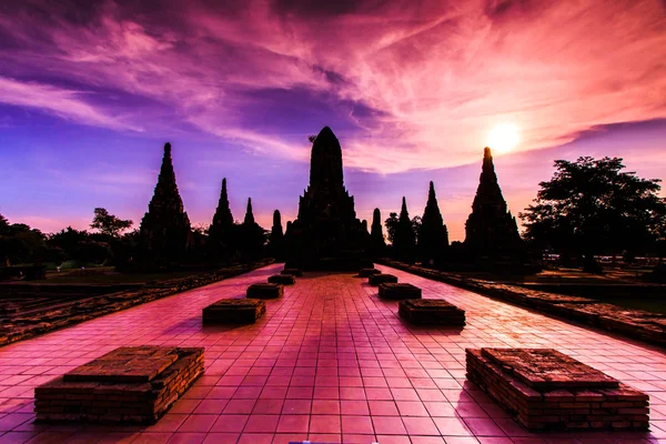 Templo viejo wat Chaiwatthanaram —  Fotos de Stock