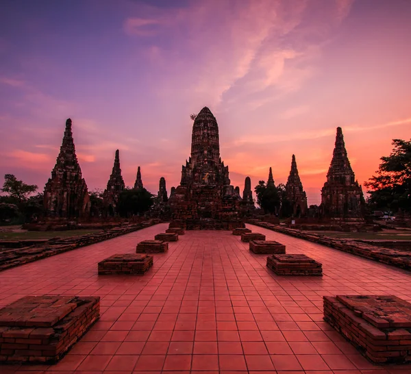 Eski tapınak wat Chaiwatthanaram