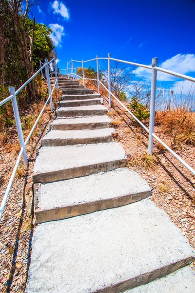 楼梯通路上山 — 图库照片