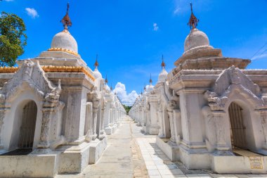 Kuthodaw Tapınağı'nda Mandalay