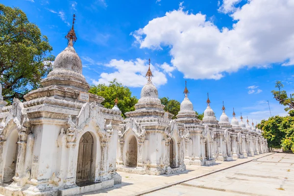 Kuthodaw tempel in Mandalay — Stockfoto