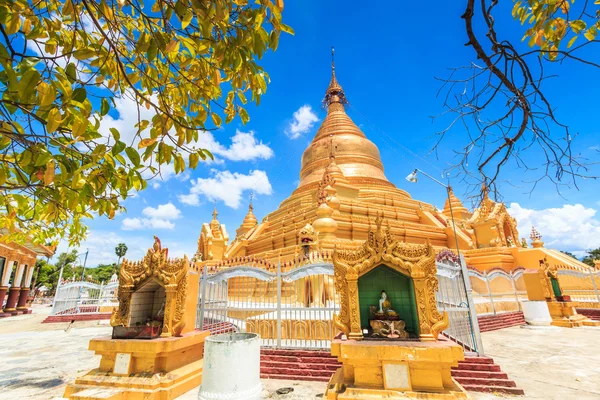 Świątynia Kuthodaw w Mandalay — Zdjęcie stockowe