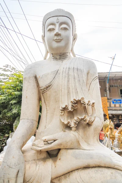Statue de Bouddha en marbre — Photo