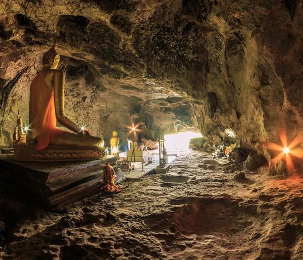 Jelölje ki a krasae-barlang és a buddha — Stock Fotó