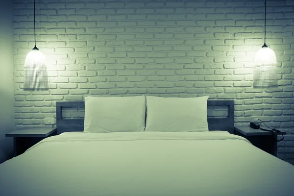 Prázdná postel v pokoji — Stock fotografie