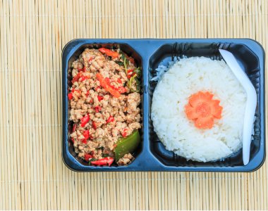 Kızarmış domuz eti pilav