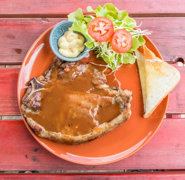 Beef steak with vegetables — Stock Photo, Image