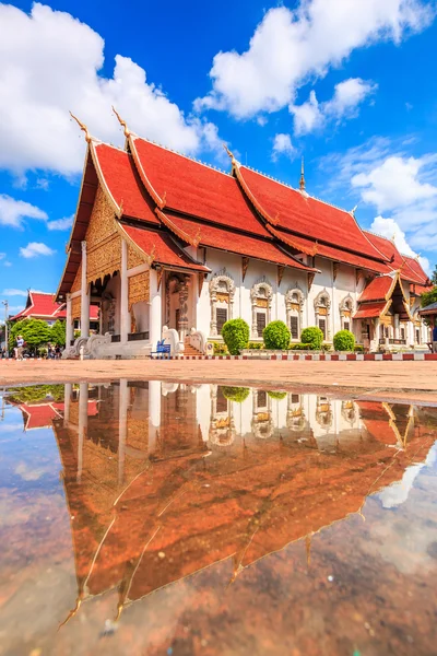 Starobylé pagoda na wat chedi luangワット チェディ ルアンで古代の仏塔 — Stock fotografie