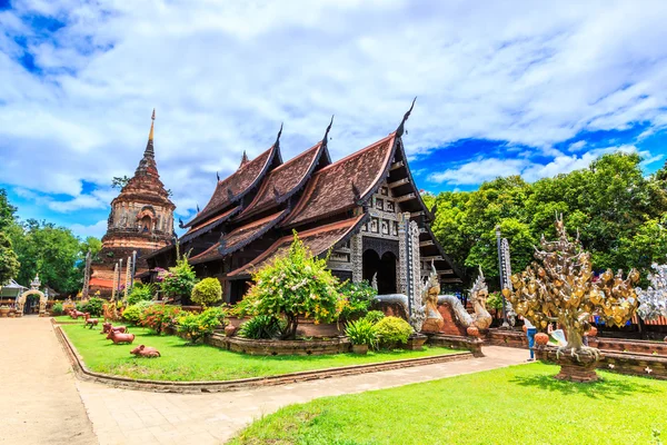 Starý dřevěný chrám v Thajsku — Stock fotografie