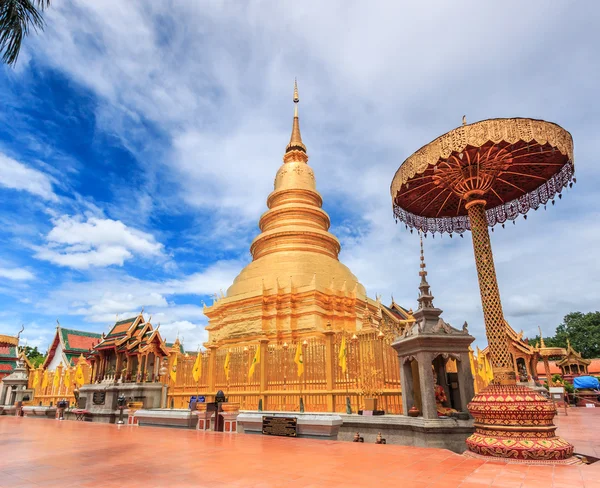 Templo wat phrathat Hariphunchai Lamphun — Fotografia de Stock