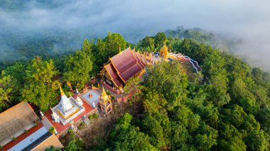 Güzel sabah manzarası Wat Phra Doi Phra Chan Lampang Budist Tapınağı, Lampang, Kuzey Tayland