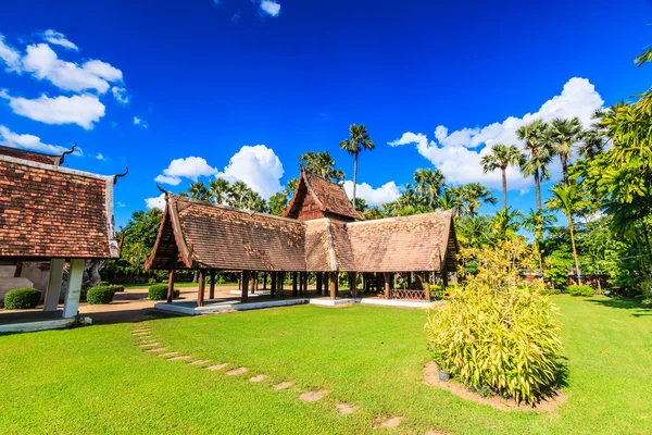 Velho templo de madeira — Fotografia de Stock