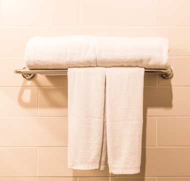 Beyaz banyo havluları